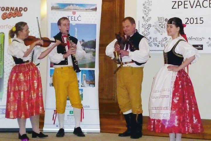 Zpěváček 2015 Z rodinného centra Sovička Zpěváček 2015 Vprostorách Univerzitního centra a Státního zámku v Telči proběhla 18. dubna 2015 krajská soutěž Kraje Vysočina nazvaná Zpěváček 2015.