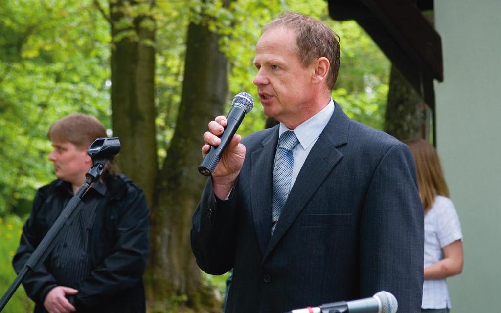 Nová expozice Antonína Sovy v Lukavci otevřena Nová expozice Antonína Sovy v Lukavci otevřena Vsobotu 9. května 2015 byla v zámeckém parku v Lukavci otevřena nová expozice básníka Antonína Sovy.