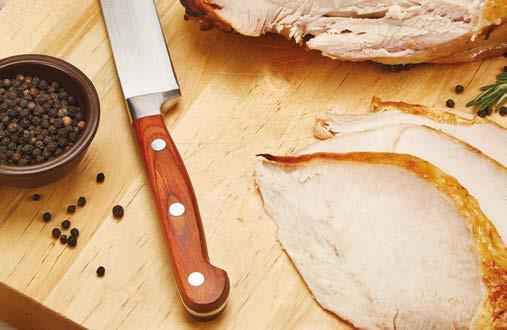 PŘÍSADY 500 g krůtích prs 2 polévkové lžíce mořské soli 1 polévková lžíce černého pepře 2 polévkové lžíce olivového oleje (doporučena) Pro docílení lepšího výsledku doporučujeme nechat krůtu před