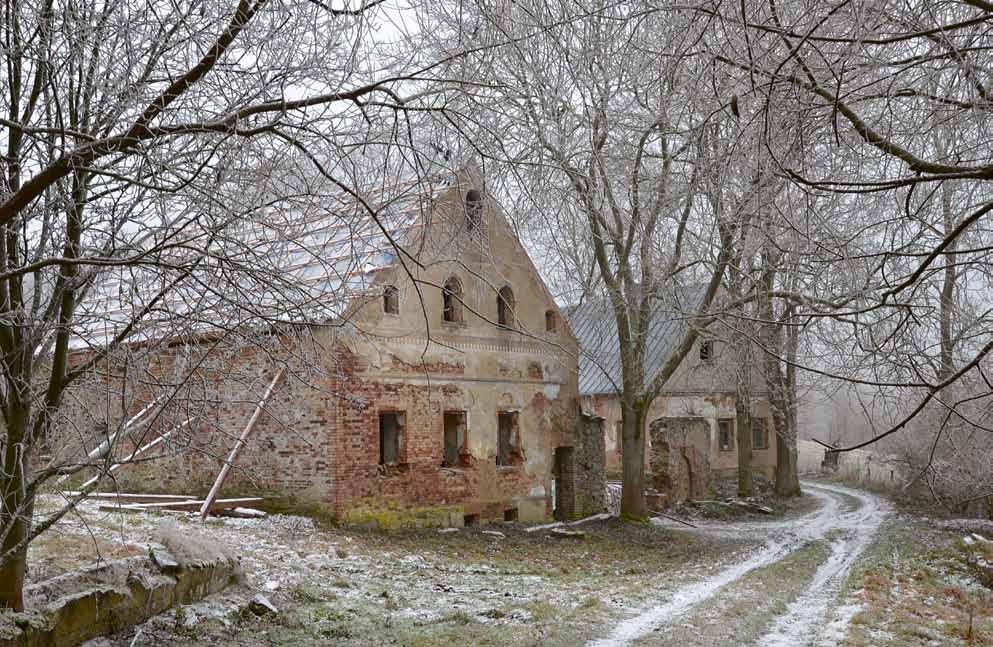 Obr. 17. Vysočany u Ovesných Kladrub, usedlost čp. 7. Pohled od severozápadu. (Foto K.