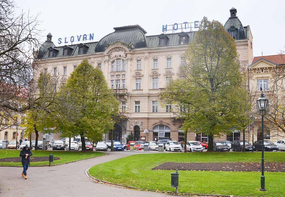 Bývalý hotel Waldek v Plzni Dana Linhartová Památky západních Čech VI/VII 2016/2017 Dnešní historizující budova hotelu Slovan (původně Waldek) v Plzni je pokračovatelem tradice zájezdního hostince a