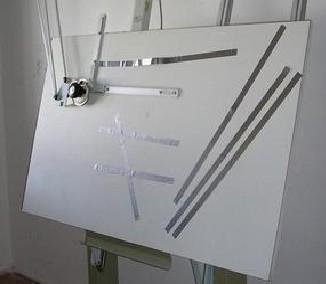 1. Historie 1.1 Historie vývoje projektování v elektroinstalaci: V minulých letech se plány pro elektroinstalaci kreslily na rýsovacích prknech pomocí tuží.