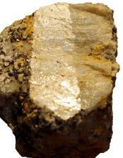 ÚVOD ÚVOD Sodalit, nosean a hauyn je skupina třech minerálů, křemičitanů, jež mají podobné vlastnosti. Patří mezi zástupce živců (foidy).