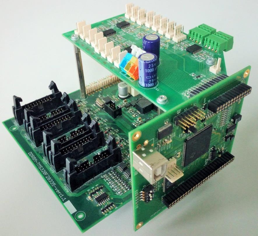 Řídící systém s TMS320F28335 Vlastnosti a parametry řídícího systému s DSC TMS320F28335 Základem digitální signálový mikrokontrolér s výpočty v plovoucí čárce TMS320F28335, taktovací frekvence