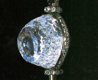 Nejslavnější diamanty VELKÝ MOGUL ORLOV Nalezen v Indii kolem roku 1650, 280 ct.