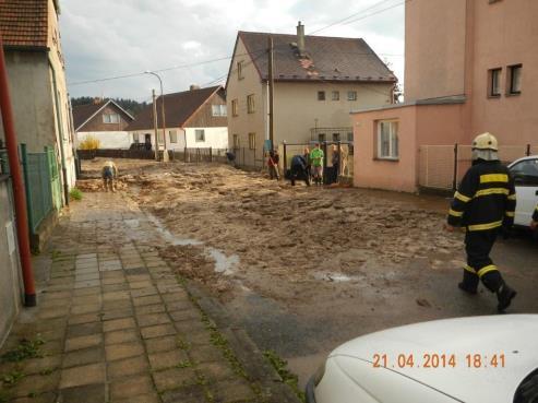 (souseda) v míře nepřiměřené místním poměrům a podstatně omezují obvyklé užívání pozemku; to platí i o vnikání zvířat.