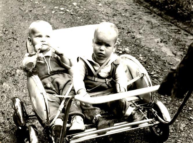 V září 1959 se Kadlecovým narodil druhý kluk - Standa. To už nás na Letné bylo deset a Madla to nervově nevydržela - zažádala si na stavební fakultě o místo na koleji.