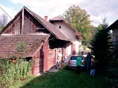 drevené, Dlažby prízemie - kachličkové, žulový obklad v obývačke