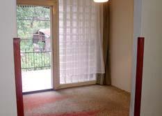 na 1 poschodí cena: 1650,-Sk / m 2 / rok Obchodné priestory v širšom