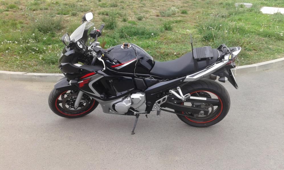 7.1.4 Jezdci a jejich motocykly Jezdec 1 Prvním jezdcem byl muž ve věku 38 let s velmi malými zkušenostmi v řízení motocyklu. Řidičský průkaz získal až v roce 2015.