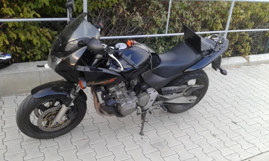 Obrázek 43: Umístění snímačů na motocyklu Honda CB 600S Hornet Jezdec 4 Čtvrtým jezdcem byl muž ve věku 21 let a 5tiletou praxí