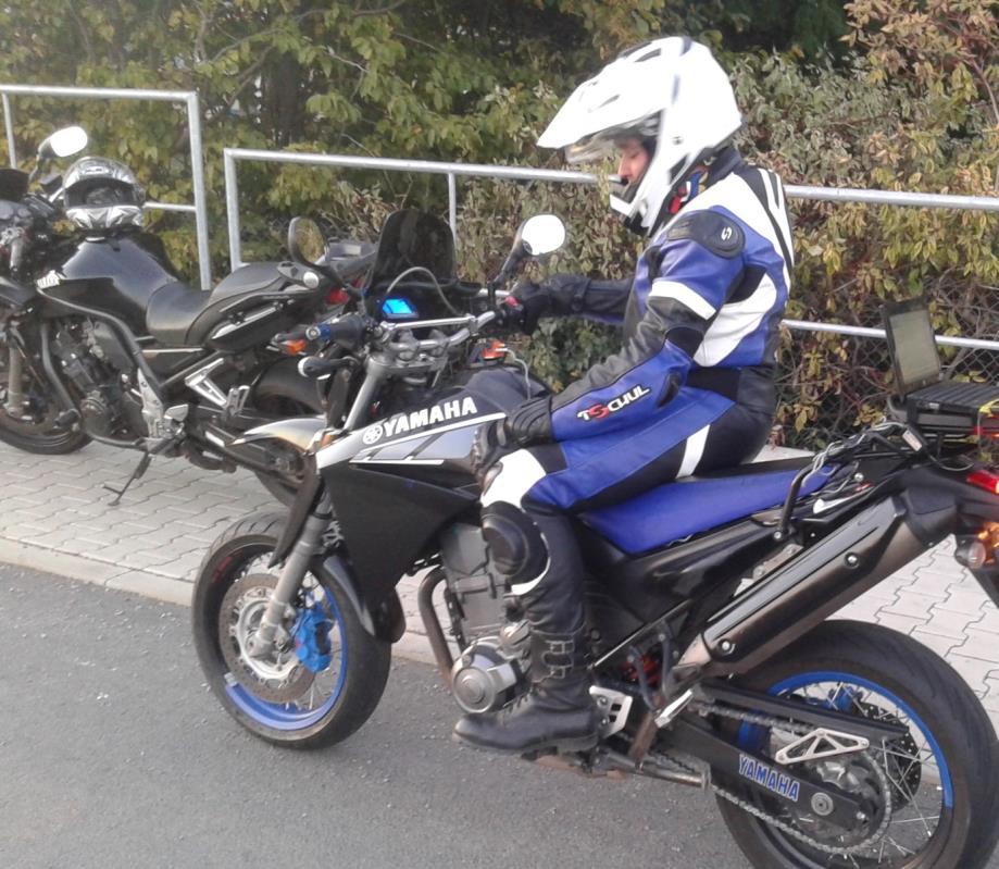 Jezdec 5 Pátým testovacím jezdcem byl muž ve věku 21 let a 5tiletou praxí v řízení motocyklu. Na motocyklu najezdí přibližně 3000 km ročně, a tak lze i u něj říci, že zná chování svého motocyklu.