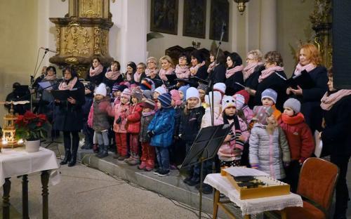 Včeličky V sobotu 10. prosince 2016 se sešli milovníci hudby a vánoční nálady na jubilejním 5. Vánočním koncertu v kostele sv.