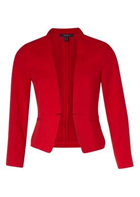 Dress Casual: Určitá nadstavba business casual pro večírky a akce.