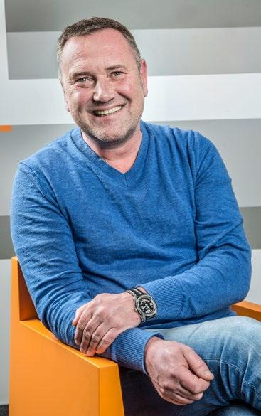 V praxi to znamená, že zajišťuje zázemí pro kolegy z oddělení maloobchodního prodeje i pro kolegy z oddělení sítí, kteří jsou většinu času na cestách.