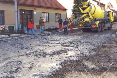 (KAPS). Podle této normy lze na betonárnách v zásadě vyrábět cementové malty nebo popílkové suspenze použitelné k prolévání kamenných koster výše uvedených technologií.