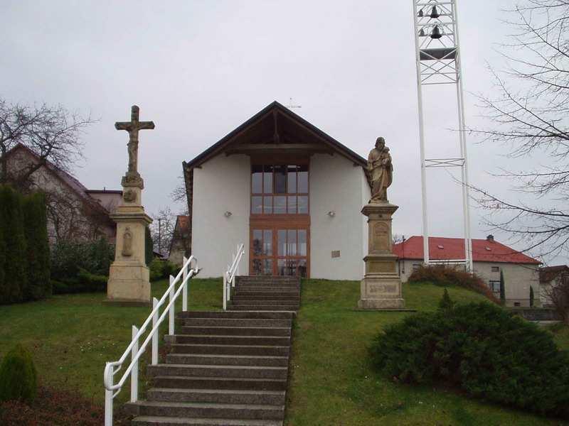 4.15 Oldřichovice kostel sv. Zdislavy Obec Oldřichovice leží na východ od Napajedel ve vzdálenosti 5 km.
