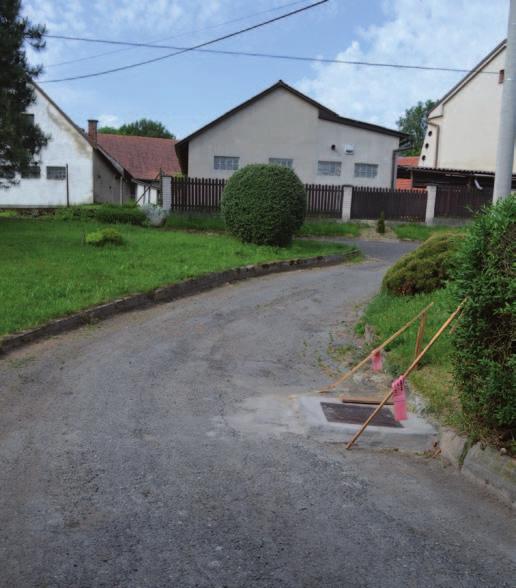 Na Náveském rybníku v Dalkovicích zpevňujeme břehy kamenem.
