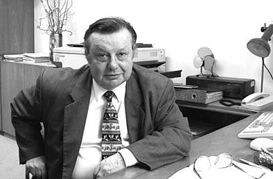 Jaroslav Hrubý se narodil 11. 10. 1945 v Písku. Od roku 1963 studoval radioelektroniku na Elektrotechnické fakultě ČVUT.