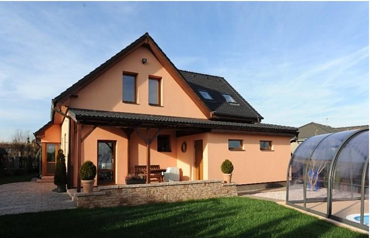 1) Prodej rodinného domu 200 m2 Cena: 8 000 000,- Kč Lokalita: Praha - Klánovice Číslo zakázky: 1068487004 Stav objektu: Před rekonstrukcí Datum aktualizace: 19.05.