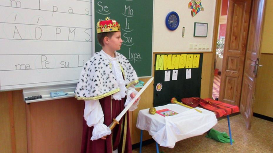 ZPRÁVIČKY Z NAŠÍ ŠKOLIČKY SLAVNOST SLABIKÁŘE Ve čtvrtek 23. 11. 2017 proběhla v 1. třídě Slavnost Slabikáře předávání slabikářů malým čtenářům.