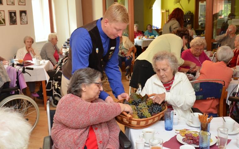 října / pondělí - Klub seniorů - spisovatelka Marie Formáčková * 3. října / úterý - 8.