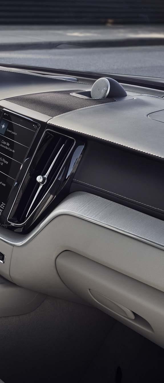 DESIGN INTERIÉRU 11 T6 AWD Inscription Čalounění perforovanou kůží Nappa ve světlém provedení Blond v kombinovaném interiéru světlá Blond/ tmavá Charcoal WC00 Dřevěné dekorativní obložení interiéru