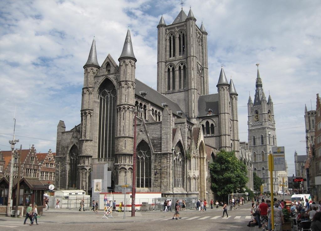 Dnes je zde jeden z nejpůvabnějších souborů gotických památek v zemi.