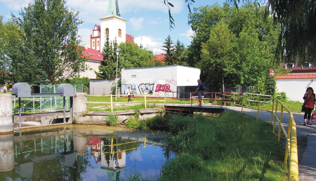 2 / INFORMACE Slovo starosty letní zamyšlení Prázdniny jsou časem budování Vážení občané města a obcí, koncem školního roku jsme se rozloučili s deváťáky i absolventy škol a ti si teď užívají