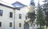 pozemku postavený modernou technológiou. Zastavaná plocha 132 m 2, 3 izby, dve terasy.
