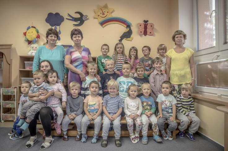 przypomnienia licznej jeszcze rzeszy jego absolwentów przataczam tutaj niektóre informacje, wyjęte z kroniki przedszkola, której wznowienie po wojnie rozpoczęła ówczesna kierowniczka pani Bronisława