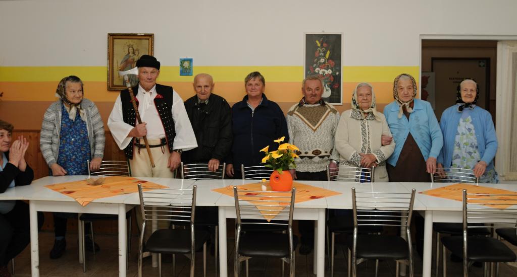 2, Prevádzkové podmienky poskytovateľa sociálnych služieb pracovisko Terchová Zariadenie vyhovuje svojmu účelu, je bezbariérového typu. Slúži pre 34 obyvateľov.
