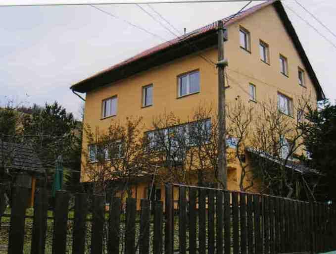 dôchodcov. Od.. 99 patril DD pod Okresný úrad v Dolnom Kubíne a stal sa organizáciou s právnou subjektivitou. Od. 7. 998 patril DD a DSS pre dospelých pod Krajský úrad v Žiline a od. 7. 2002 pod Žilinský samosprávny kraj.
