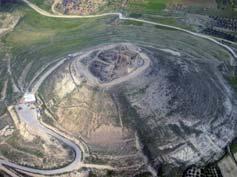 MEGIDO (UNESCO) prohlídka jedné z nejvýznamnějších archeologických lokalit spojované s Armagedonem (ruiny obytných domů s unikátním, 30 m dlouhým podzemním tunelem).