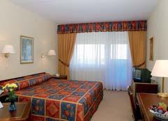 polopenze hotel s přímým vstupem do lázní 3 denní vstupné do lázní v ceně 1. den Odjezd v ranních hodinách. Ubytování v BÜKFÜRDÖ. Odpolední relaxace v termálních lázních. Nocleh. 2.-3. den Volný den.