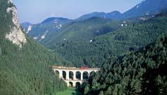 15 tunely a 16 majestátnými viadukty. Výjezd lanovkou na HIRSCHENKOGEL. Výstup na rozhlednu MILLENIUMSWARTE. Možnost pěší turistiky. Návrat na ubytování. 4.
