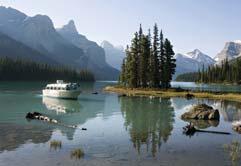 Ochutnávka zlatavého moku z pivovaru v Canmore. Návrat na ubytování. 7. den Zastávka u okouzlujících jezer LAKE LOUISE a MORAINE LAKE. Pokračování do NP KOOTENAY.