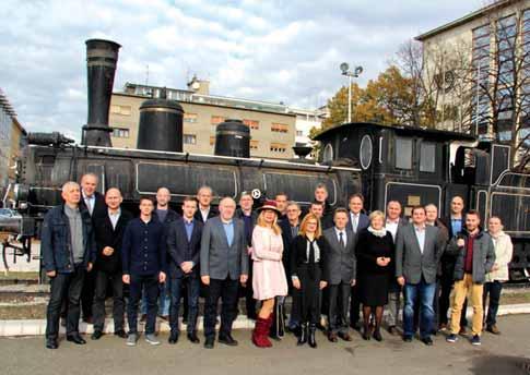 _ PARTNERI POJAČATI LOBIRANJE ZA ŽELJEZNICU PIŠE: Vlatka Škorić FOTO: Dragutin Staničić Pojačano lobiranje za željeznicu, privlačenje novih članica iz kruga novih teretnih prijevoznika te nastavak