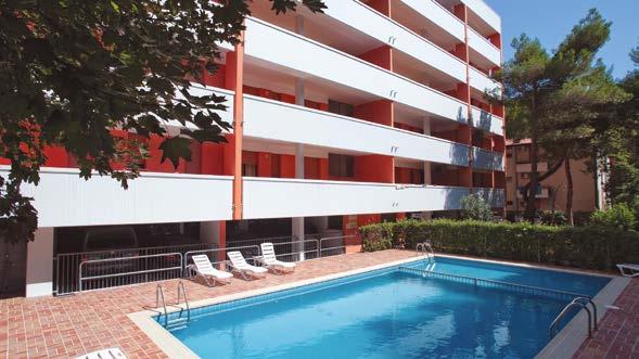 CAPITOL TALIANSKO BIBIONE CASA MERANO TALIANSKO BIBIONE NOVINKA od 302 NA STRANE 273 BAZÉN VÝBORNÁ od 295 NA WEBE 250 PLÁŽ 250 METROV VÝBORNÁ Príjemná rezidencia s bazénom sa
