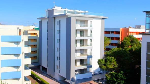 VILA POLI TALIANSKO BIBIONE NOVINKA MERIS TALIANSKO BIBIONE NOVINKA od 295 od 330 NA WEBE KVALITNÉ UBYTOVANIE NA WEBE LUXUSNÉ UBYTOVANIE BAZÉN Veľmi kvalitný a moderne zariadený apartmánový dom s