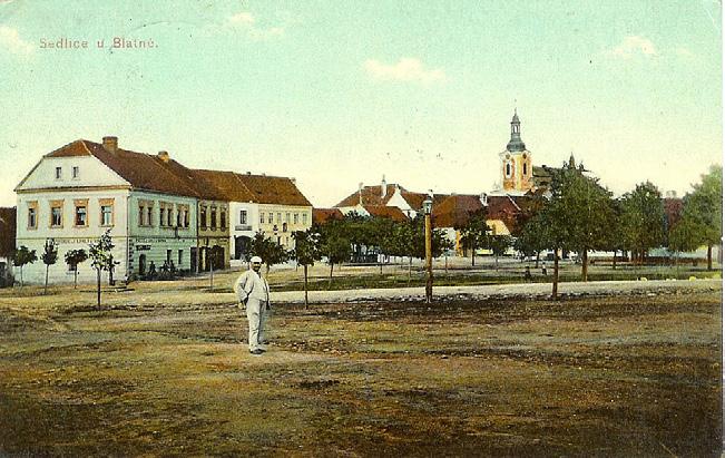 Náměstí -