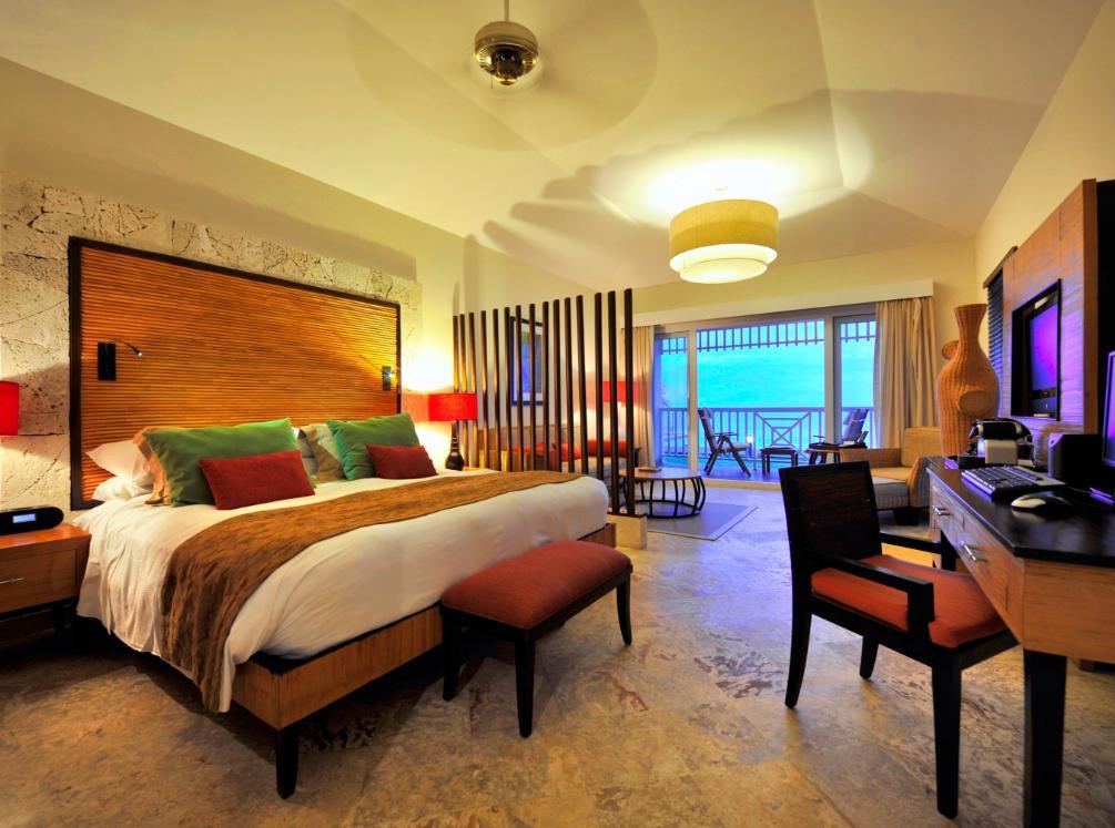Suites 32 Suites Suite, které jsou situované v exkluzivní oblasti hotelu Tiara, disponují dvěma ložnicemi a oddělenou obývací částí.