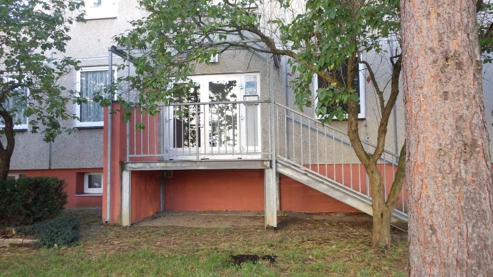 Obrázek č.3 : (Vstup na severním průčelí bjektu) Obrázek č.4 : (Vstup na jižním průčelí bjektu) 1.