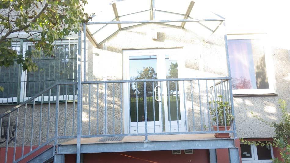 Pruchy na knstrukci Stav stávajícíh kapvéh chdníku vykazuje nedstatky ve spádvých pměrech a celistvsti. Dchází k prrůstání bilgických kultur.