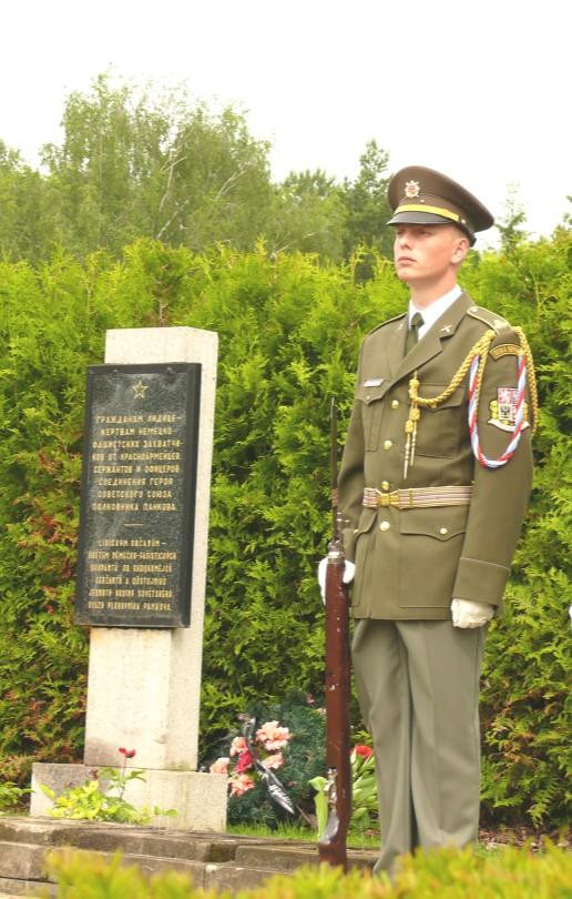 2. Ročník Číslo 5 PIETNÍ VZPOMÍNKA VYHLAZENÍ OBCE LIDICE Pietní vzpomínka k 72. výročí vypálení obce Lidice se uskuteční v sobotu 14.