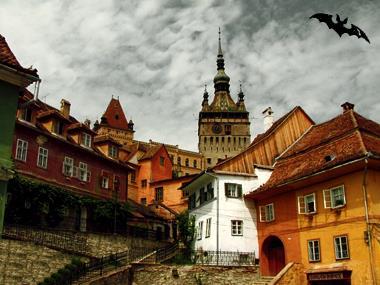 Pevnost je vzorem středověkého obranného opevnění, které se stavělo v Transylvánii. Zastávka ve vesnici Viscri, kde jsou velmi dobře zachovány zvyky, tradice a stará architektura.