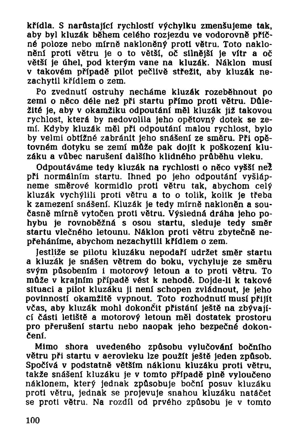 křídla. S narůstající rychlostí výchylku zmenšujeme tak, aby byl kluzák během celého rozjezdu ve vodorovně příčné poloze nebo mírně nakloněný proti větru.