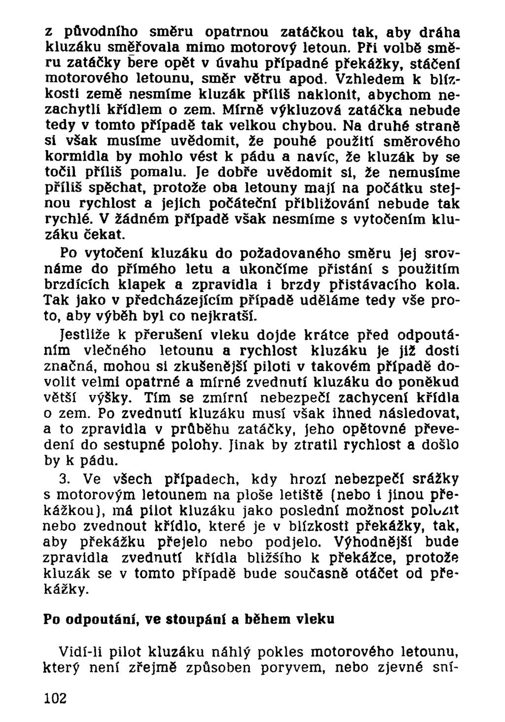 z původního směru opatrnou zatáčkou tak, aby dráha kluzáku směřovala mimo motorový letoun. Při volbě směru zatáčky bere opět v úvahu případné překážky, stáčení motorového letounu, směr větru apod.