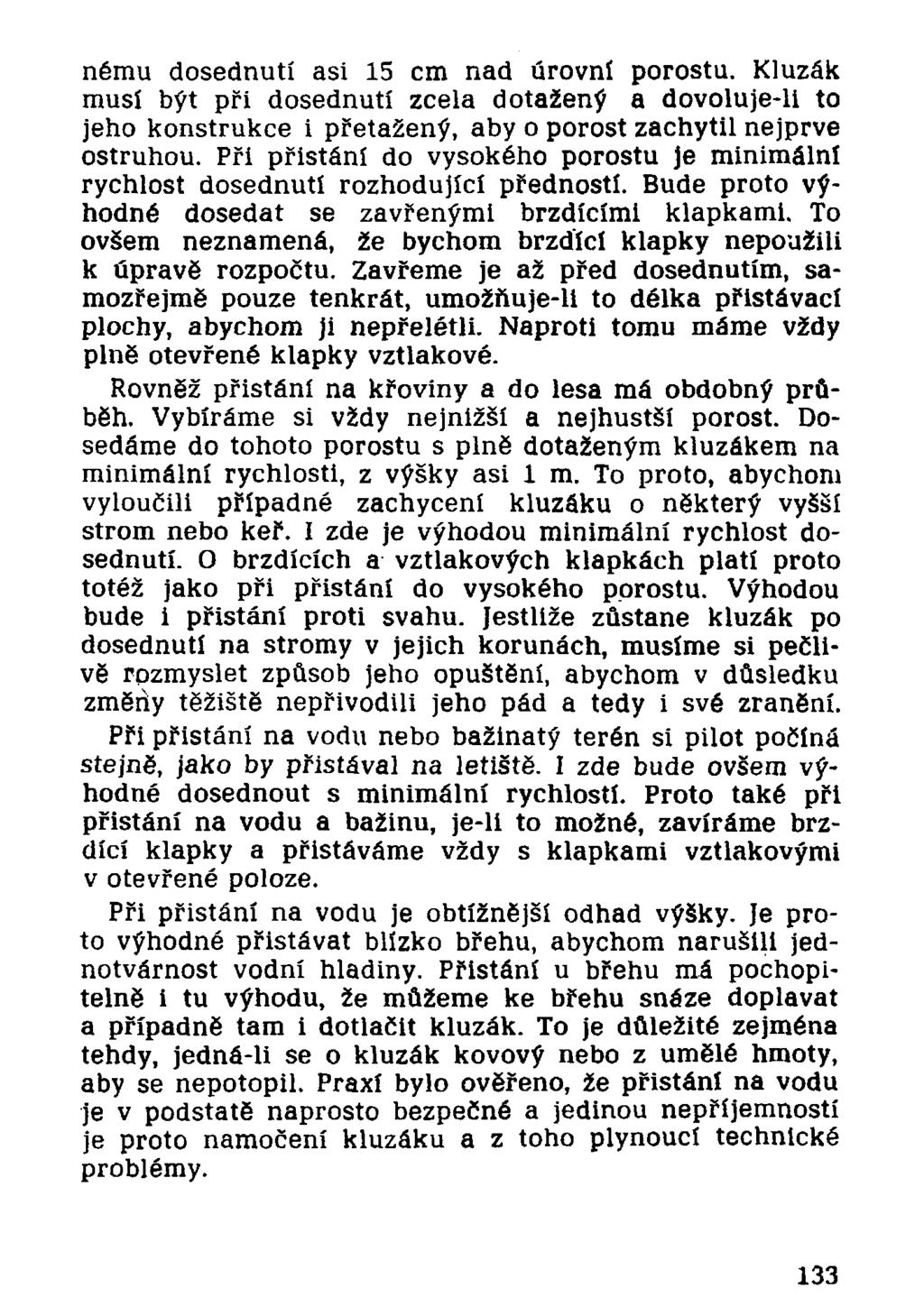 nému dosednutí asi 15 cm nad úrovní porostu. Kluzák musí být při dosednutí zcela dotažený a dovoluje-li to jeho konstrukce i přetažený, aby o porost zachytil nejprve ostruhou.