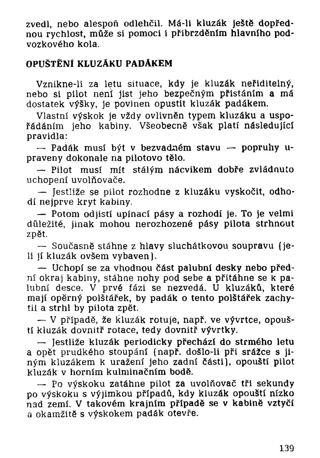 zvedl, nebo alespoň odlehčil. Má-li kluzák ještě doprednou rychlost, může si pomoci i přibrzděním hlavního podvozkového kola. OPUŠTĚN!